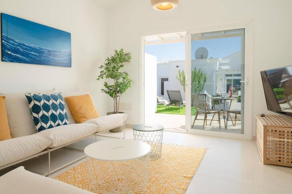 Luxurious Bungalow A2 In A Quiet Complex With Pool 100M From The Sea Charco del Palo Kültér fotó