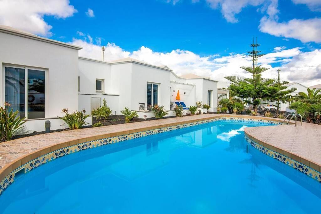 Luxurious Bungalow A2 In A Quiet Complex With Pool 100M From The Sea Charco del Palo Kültér fotó