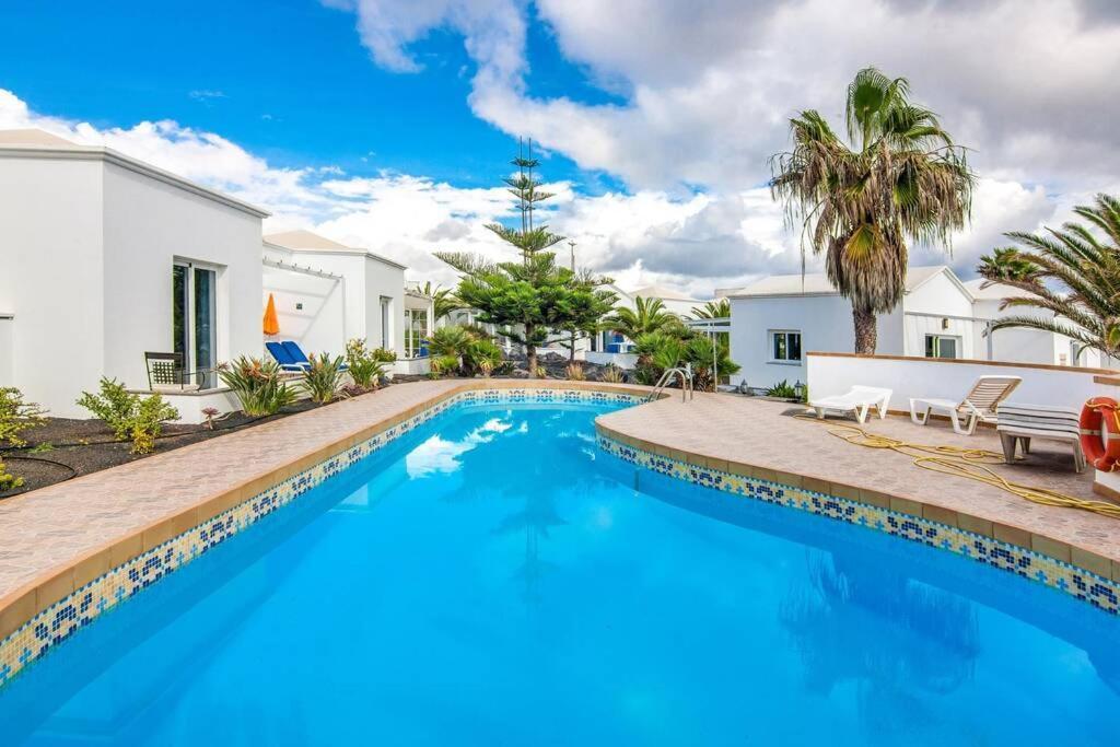Luxurious Bungalow A2 In A Quiet Complex With Pool 100M From The Sea Charco del Palo Kültér fotó