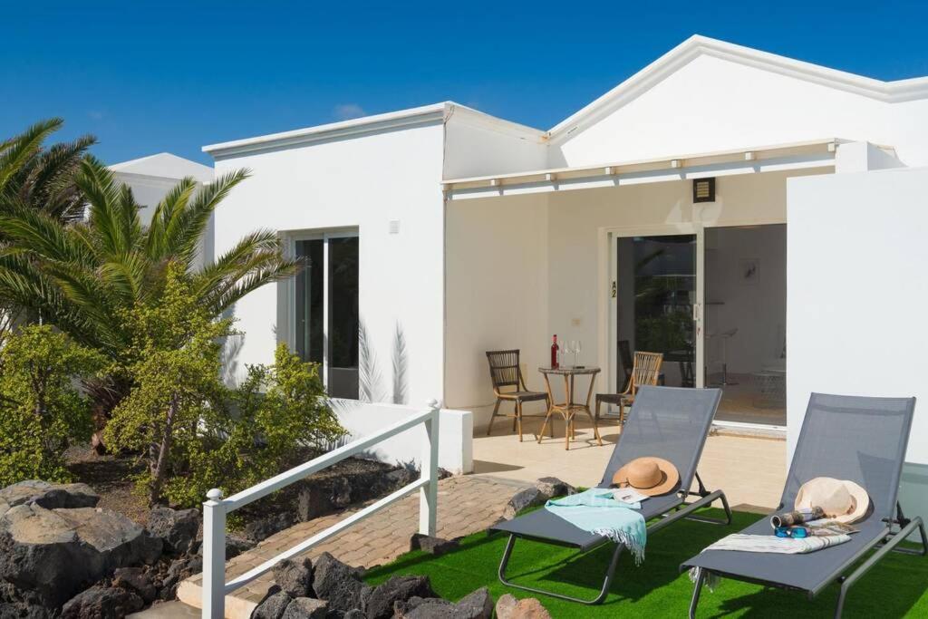 Luxurious Bungalow A2 In A Quiet Complex With Pool 100M From The Sea Charco del Palo Kültér fotó