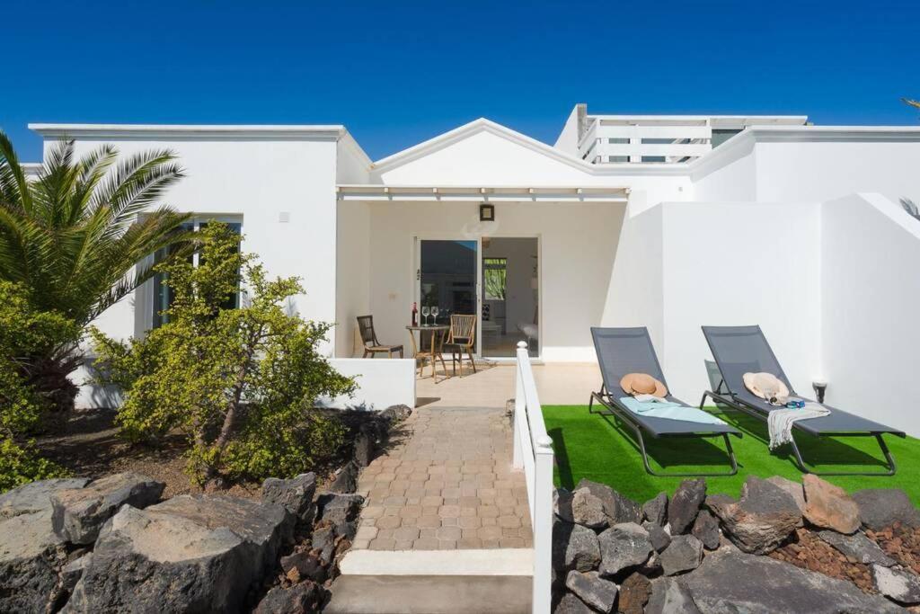 Luxurious Bungalow A2 In A Quiet Complex With Pool 100M From The Sea Charco del Palo Kültér fotó